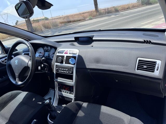 PEUGEOT 307 1.6 PETROL SPANISH LHD IN SPAIN ONLY 61000 MILES SUPERB 2006